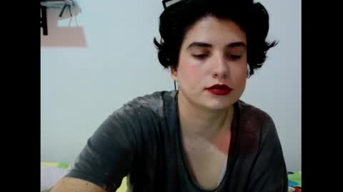 Snapshot of _atenea_golden chatting on 11.12.25 atenea online show from 11.12.25