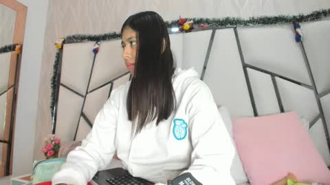 Aura online show from 12.21.25