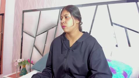 Snapshot of _aurora18 chatting on 04.27.26 Aura online show from 04.27.26