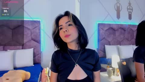 Snapshot of _aurora_collins_ chatting on 09.24.25 _aurora_collins_ online show from 09.24.25