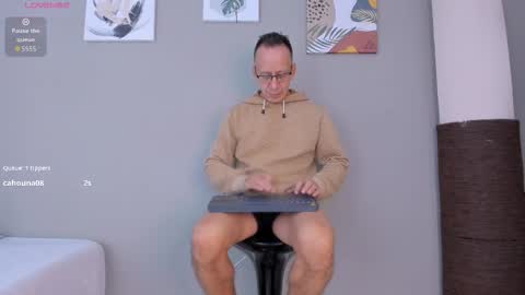 Snapshot of _axelking_ chatting on 10.22.25 _axelking_ online show from 10.22.25