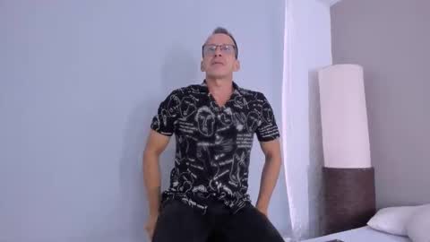 Snapshot of _axelking_ chatting on 10.29.25 _axelking_ online show from 10.29.25