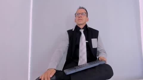 Snapshot of _axelking_ chatting on 10.30.25 _axelking_ online show from 10.30.25