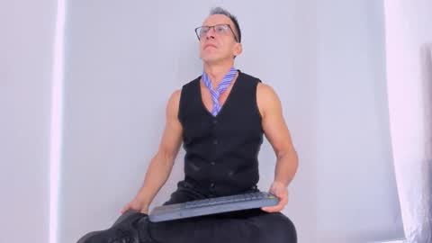 Snapshot of _axelking_ chatting on 11.08.25 _axelking_ online show from 11.08.25