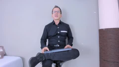 Snapshot of _axelking_ chatting on 11.10.25 _axelking_ online show from 11.10.25