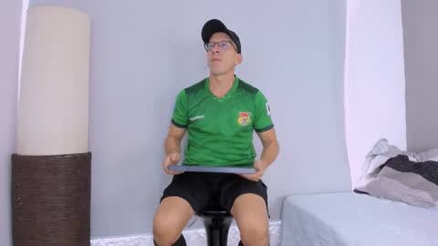 Snapshot of _axelking_ chatting on 11.18.25 _axelking_ online show from 11.18.25