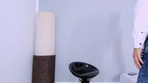 Snapshot of _axelking_ chatting on 11.19.25 _axelking_ online show from 11.19.25