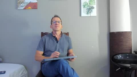 Snapshot of _axelking_ chatting on 11.24.25 _axelking_ online show from 11.24.25