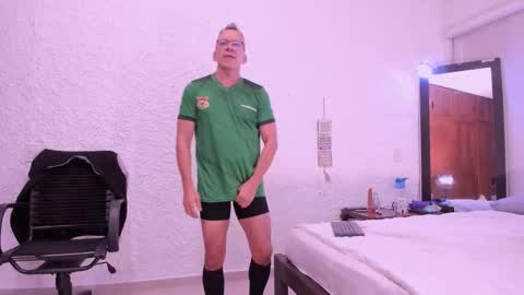 Snapshot of _axelking_ chatting on 12.01.25 _axelking_ online show from 12.01.25