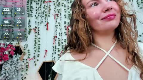 Snapshot of _bellaclark chatting on 03.28.26 Bella online show from 03.28.26