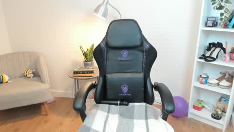 Bella Evans online show from 02.08.25