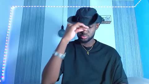 Snapshot of _black_stallion chatting on 11.03.25 Andrew online show from 11.03.25