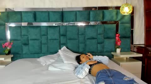 _bonnyandclyde online show from 04.15.26