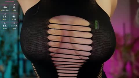 Snapshot of _careful_i_bite_nya_ chatting on 10.31.25 Alisa online show from 10.31.25