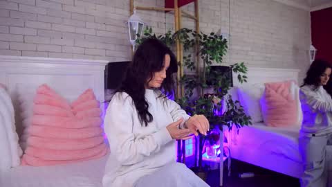 _carlawhite_ online show from 12.04.25