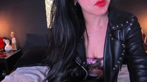 Snapshot of _caro_lyne_ chatting on 12.23.24 Carolina online show from 12.23.24