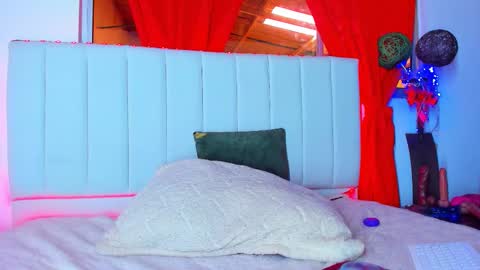 Snapshot of _caro_lyne_ chatting on 09.26.25 Carolina online show from 09.26.25