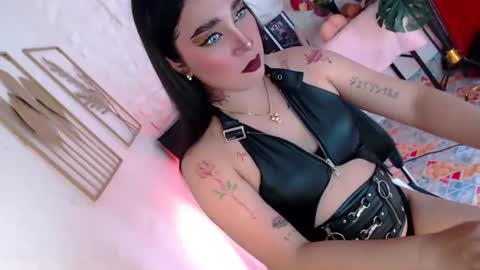 Caroline online show from 12.19.25