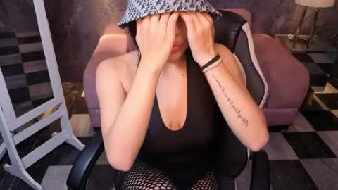 _charlottee_b online show from 04.08.26