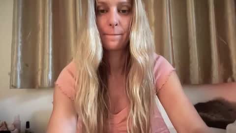 Chelsea xo online show from 12.18.25