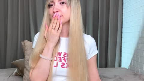 Snapshot of _crystal_moon_1 chatting on 10.21.25 _crystal_moon_1 online show from 10.21.25