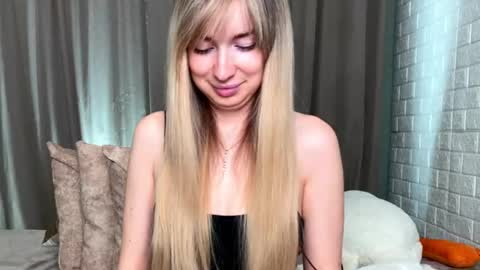 Snapshot of _crystal_moon_1 chatting on 11.17.25 _crystal_moon_1 online show from 11.17.25