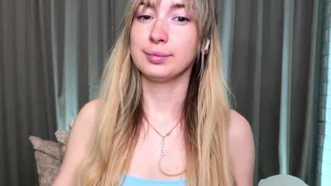 Snapshot of _crystal_moon_1 chatting on 11.18.25 _crystal_moon_1 online show from 11.18.25