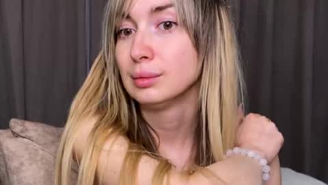 Snapshot of _crystal_moon_1 chatting on 11.22.25 _crystal_moon_1 online show from 11.22.25