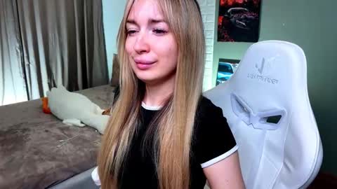 Snapshot of _crystal_moon_1 chatting on 02.13.26 _crystal_moon_1 online show from 02.13.26