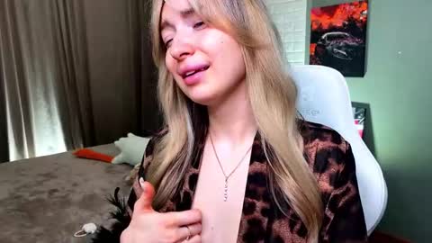 Snapshot of _crystal_moon_1 chatting on 03.03.26 _crystal_moon_1 online show from 03.03.26