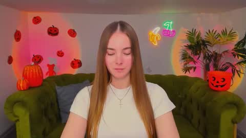 Snapshot of _cuddle_bug_ chatting on 10.28.25 Erika online show from 10.28.25