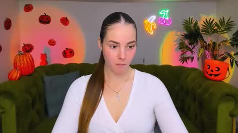 Snapshot of _cuddle_bug_ chatting on 11.07.25 Erika online show from 11.07.25