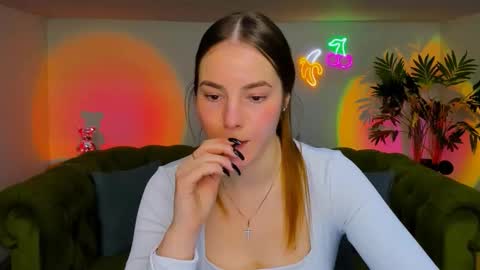 Snapshot of _cuddle_bug_ chatting on 11.20.25 Erika online show from 11.20.25