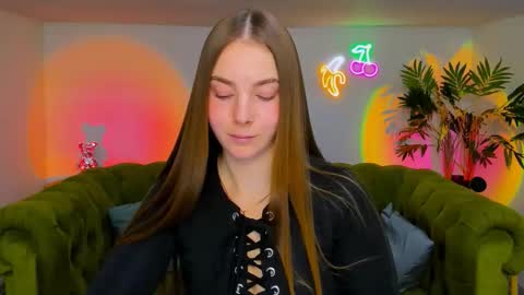 Snapshot of _cuddle_bug_ chatting on 11.21.25 Erika online show from 11.21.25