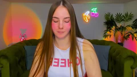 Snapshot of _cuddle_bug_ chatting on 11.30.25 Erika online show from 11.30.25