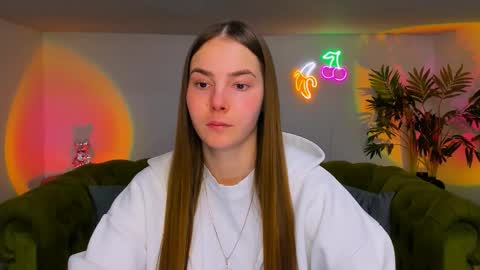 Snapshot of _cuddle_bug_ chatting on 12.03.25 Erika online show from 12.03.25