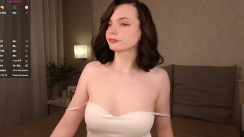 Snapshot of _curlydream_ chatting on 10.19.25 Alice online show from 10.19.25