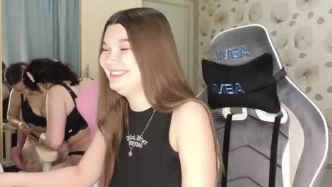 Snapshot of _cute_ice chatting on 05.17.26 _cute_ice online show from 05.17.26