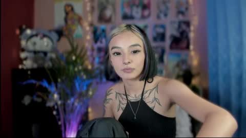 Snapshot of _darkkitty_ chatting on 12.12.24 paula online show from 12.12.24