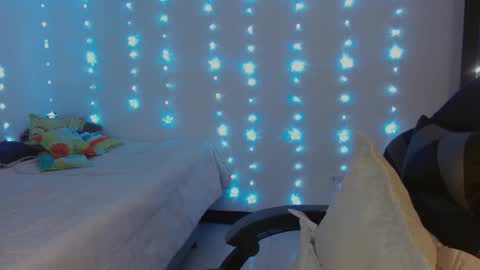 Snapshot of _diana_cute chatting on 11.21.25 Diana online show from 11.21.25