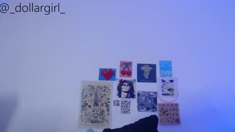 Snapshot of _dollargirl_ chatting on 09.19.25 Abril online show from 09.19.25