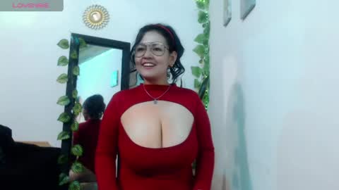 Snapshot of _donniia_ chatting on 04.24.26 Dannia online show from 04.24.26