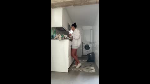 Snapshot of _elena_barra chatting on 09.18.25 elena barra online show from 09.18.25