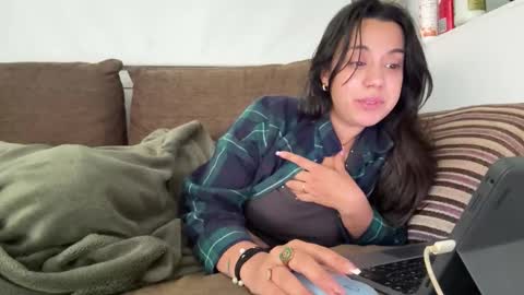 Snapshot of _elena_barra chatting on 10.26.25 elena barra online show from 10.26.25