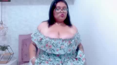 Ellhe  online show from 12.04.24