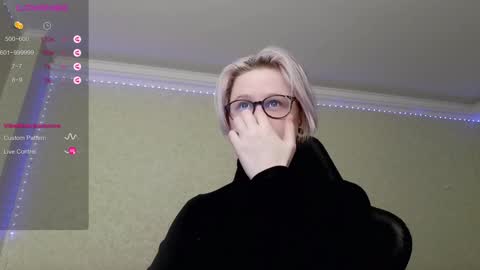 Snapshot of _elven_dreams__ chatting on 12.01.24 chloue and Gretta online show from 12.01.24