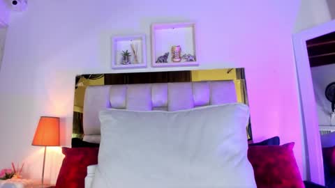 Snapshot of _emily_r chatting on 09.17.25 Isabella online show from 09.17.25