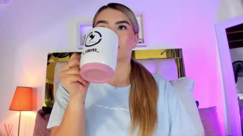 Snapshot of _emily_r chatting on 10.06.25 Isabella online show from 10.06.25