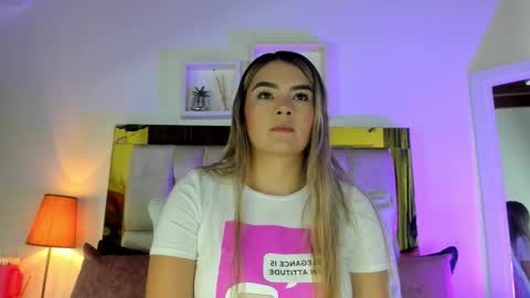 Snapshot of _emily_r chatting on 10.07.25 Isabella online show from 10.07.25