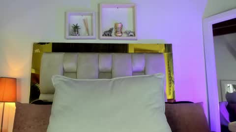 Snapshot of _emily_r chatting on 10.10.25 Isabella online show from 10.10.25